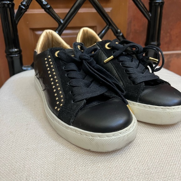 Zaria and Voltaire - Picture 2 of 3